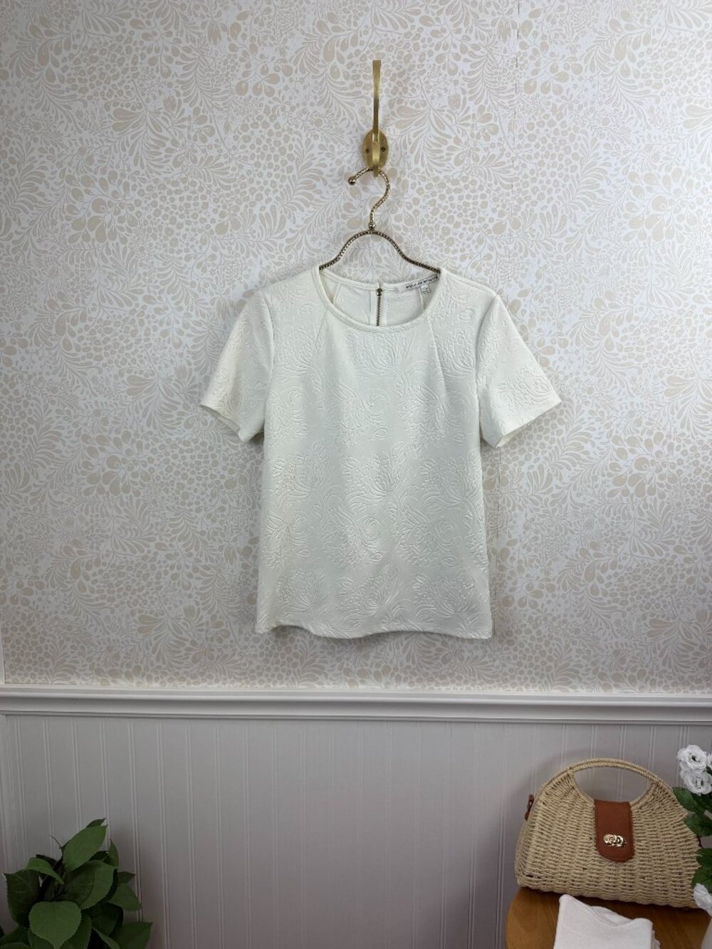 Collective Concepts Petite White Textured Floral Top - Size - Petite Small